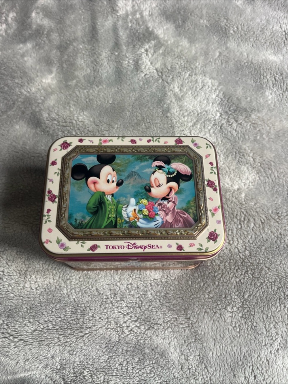 Disney tokyo Mickey & Minnie Decorative Tin -rare limited edition